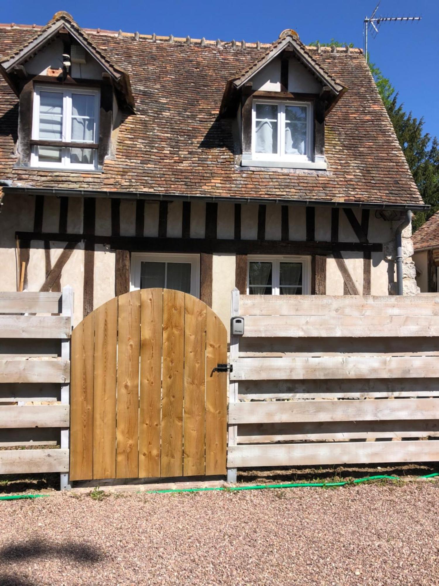 La Chapelle De Monet - Logis Coquelicots Villa Bois-Jerome-Saint-Ouen Exterior photo
